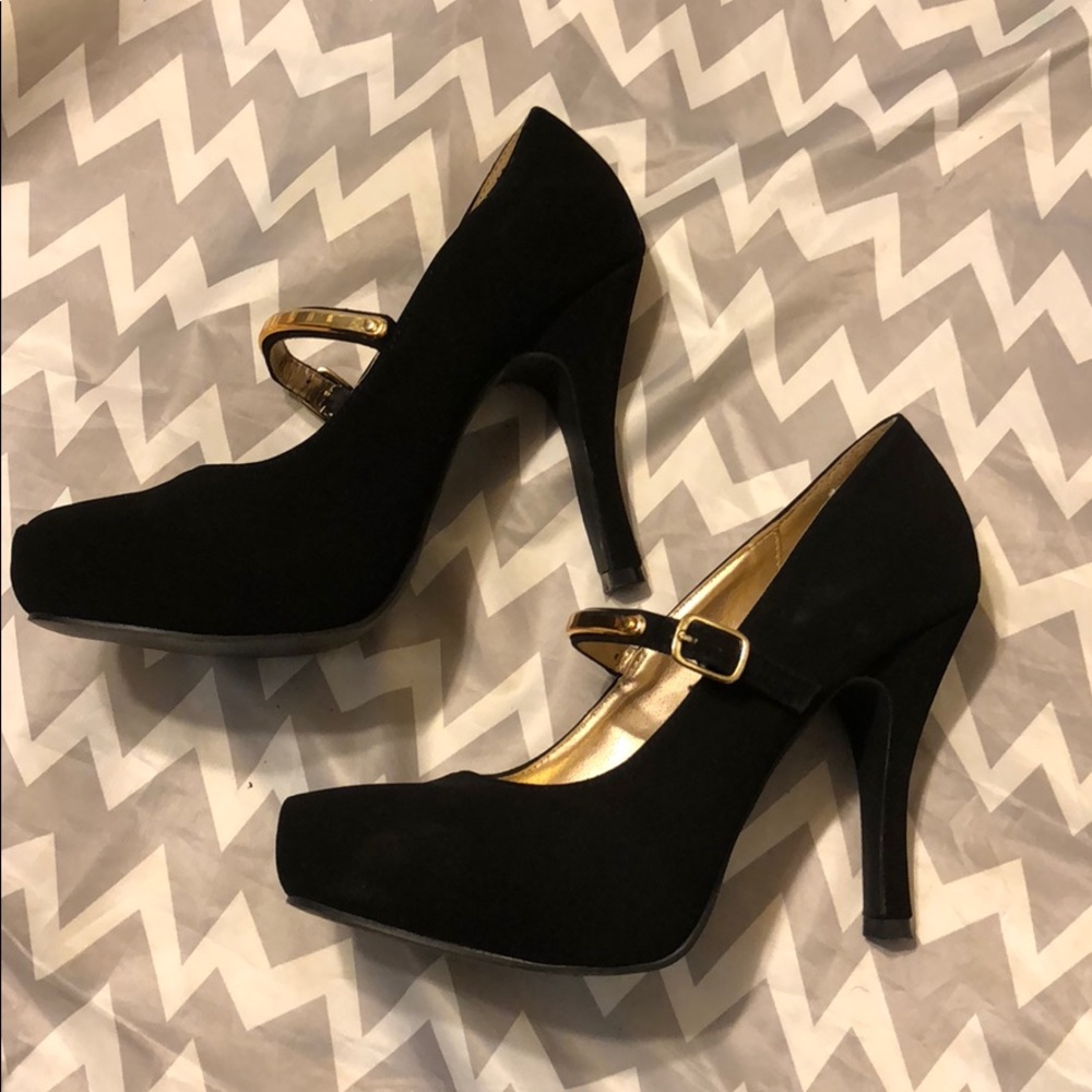 Black and Gold heel